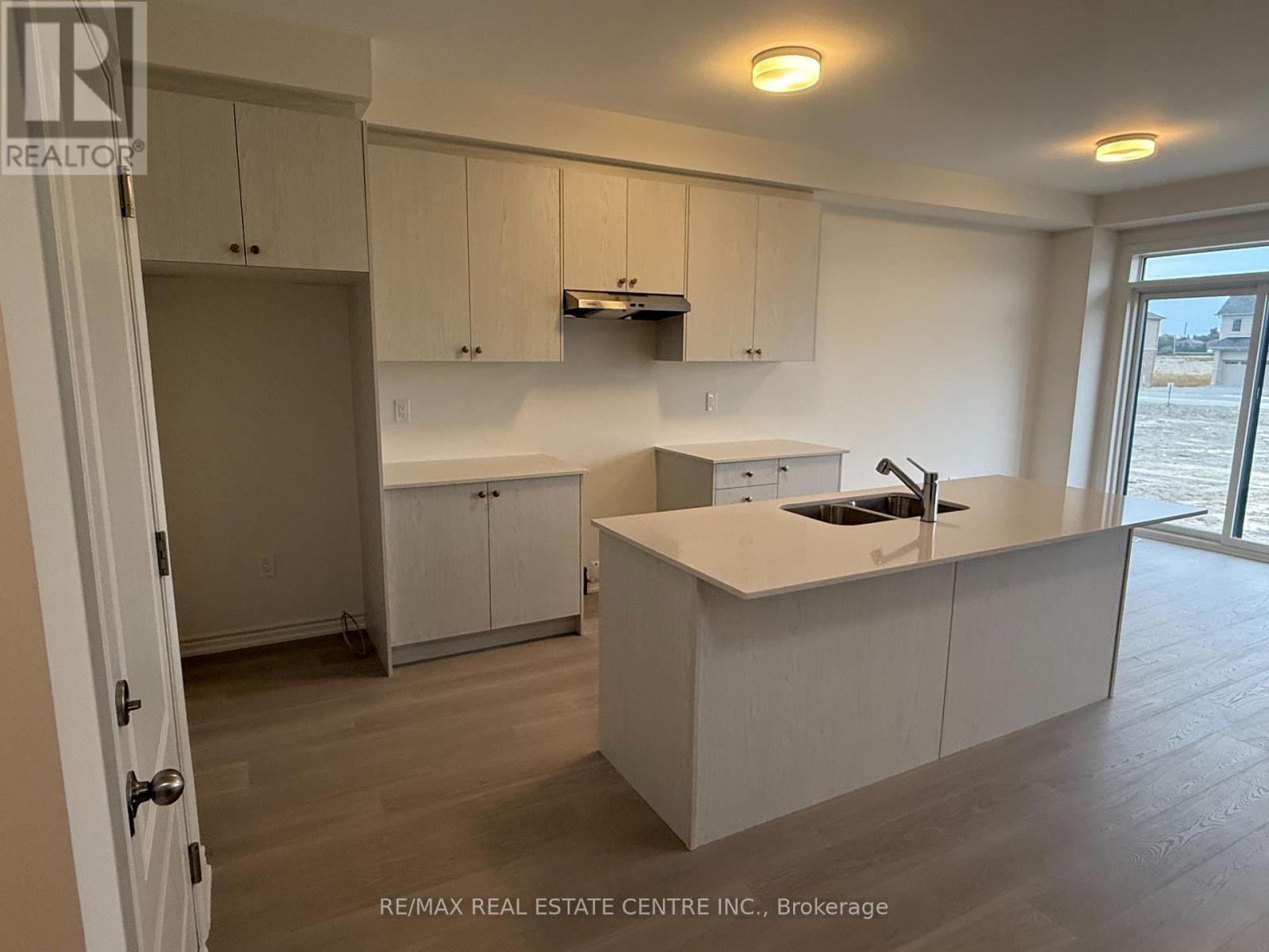 103 Sanderson Drive, Kawartha Lakes, Ontario  K9V 0S8 - Photo 2 - X12478196
