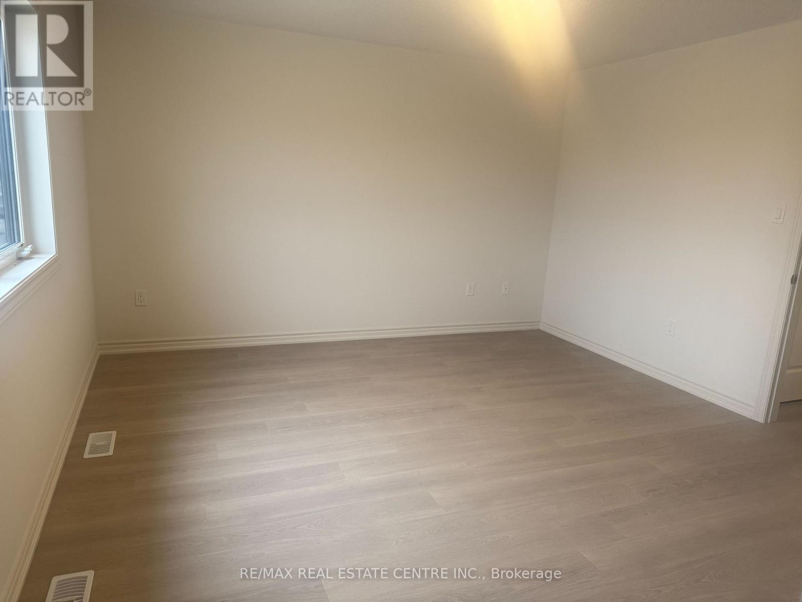 103 Sanderson Drive, Kawartha Lakes, Ontario  K9V 0S8 - Photo 34 - X12478196