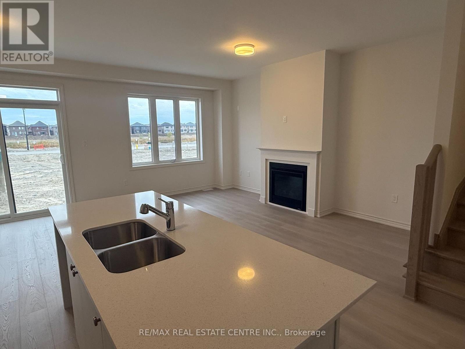 103 Sanderson Drive, Kawartha Lakes, Ontario  K9V 0S8 - Photo 4 - X12478196