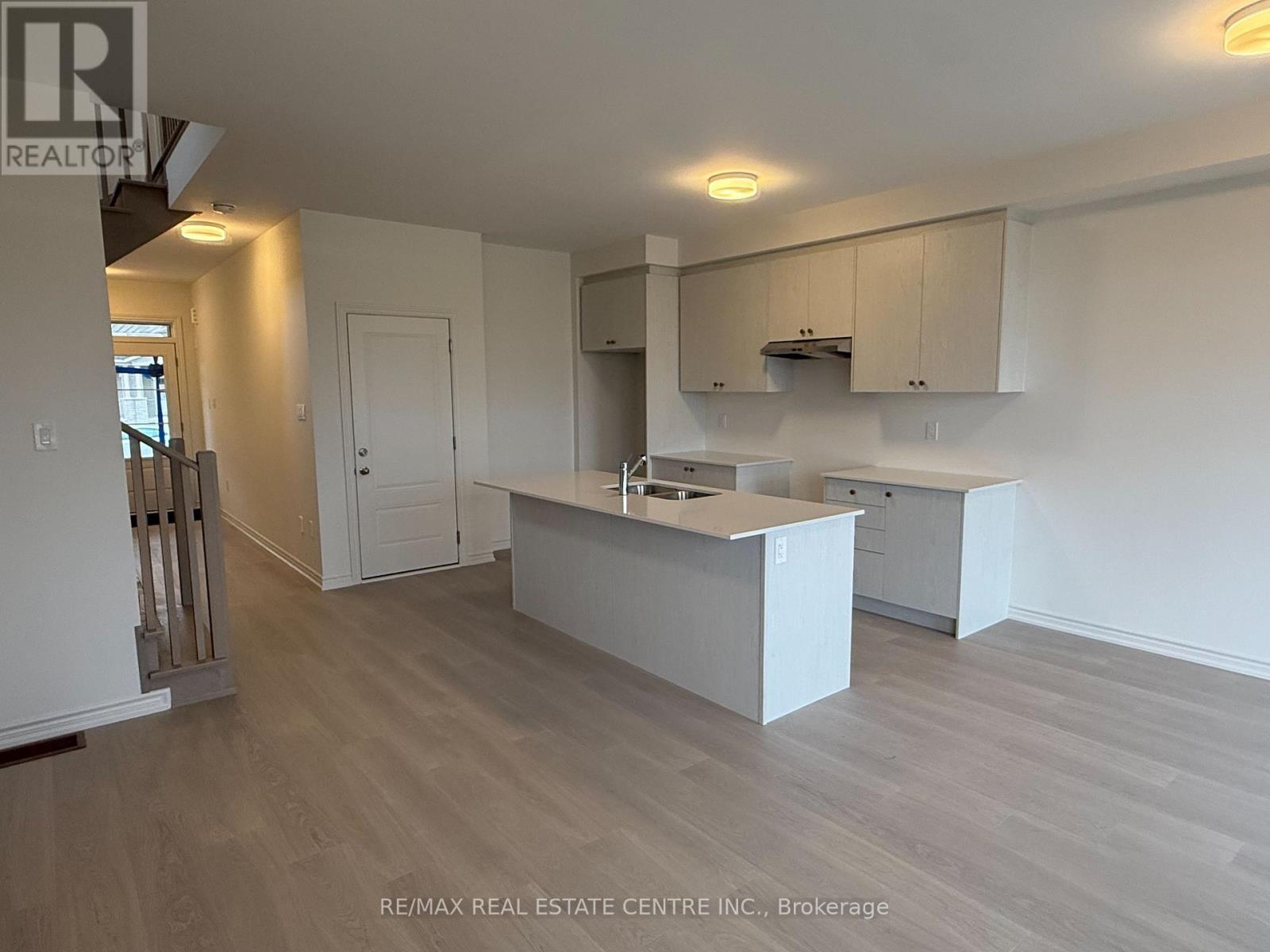 103 Sanderson Drive, Kawartha Lakes, Ontario  K9V 0S8 - Photo 7 - X12478196