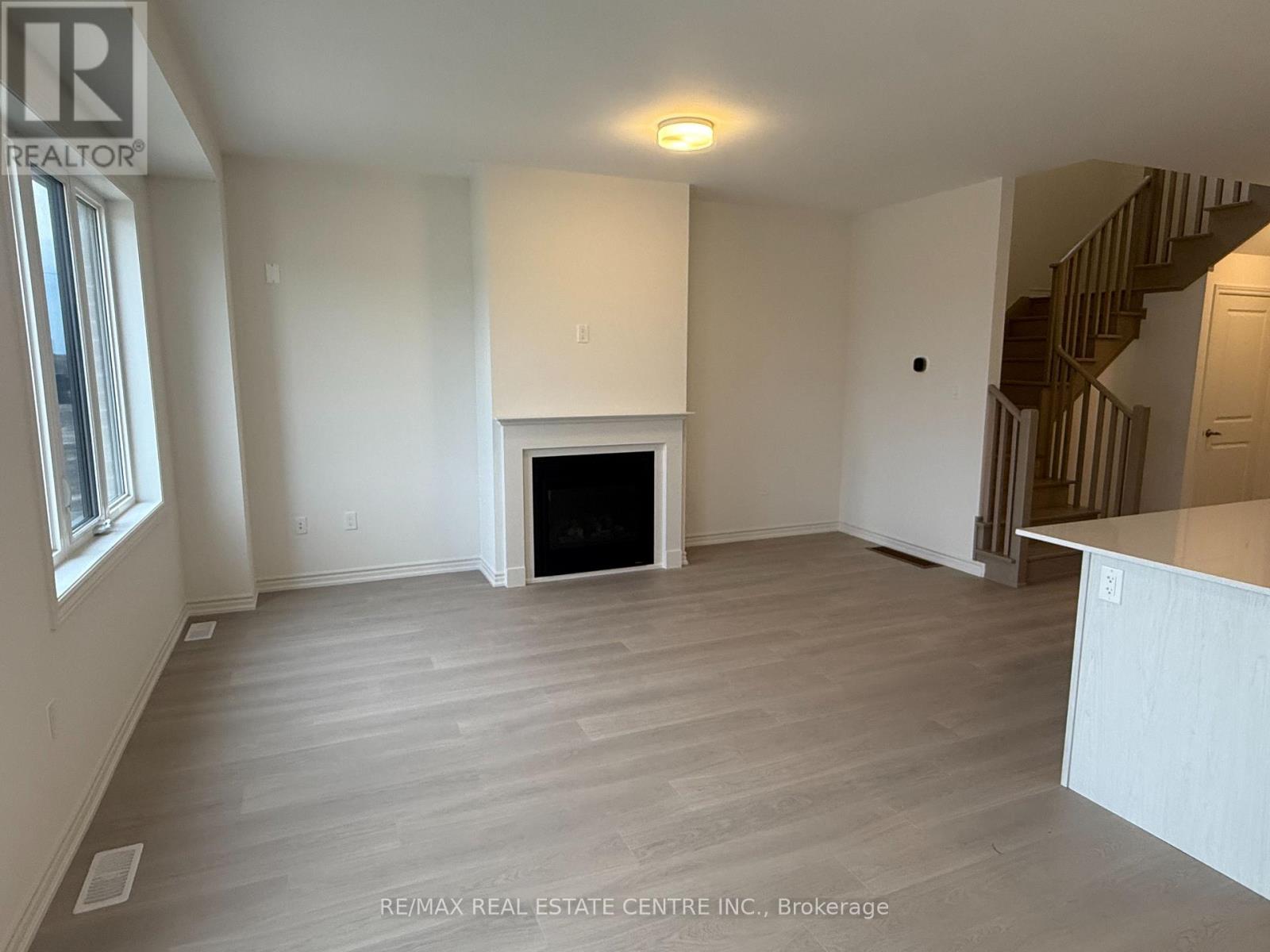 103 Sanderson Drive, Kawartha Lakes, Ontario  K9V 0S8 - Photo 8 - X12478196