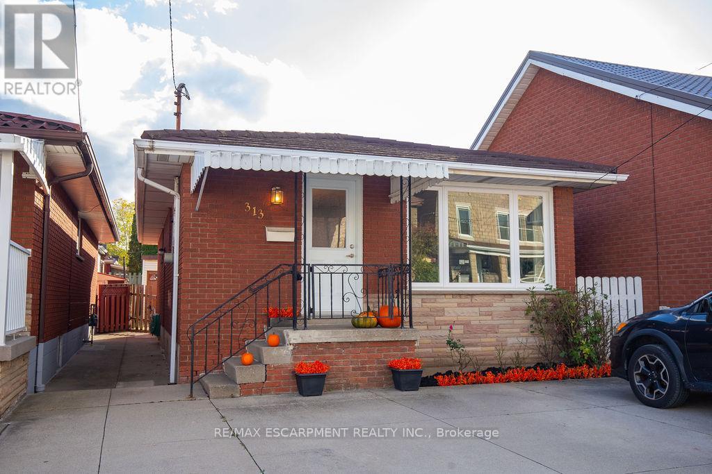 313 Barton Street W, Hamilton, Ontario  L8R 2J3 - Photo 2 - X12478219