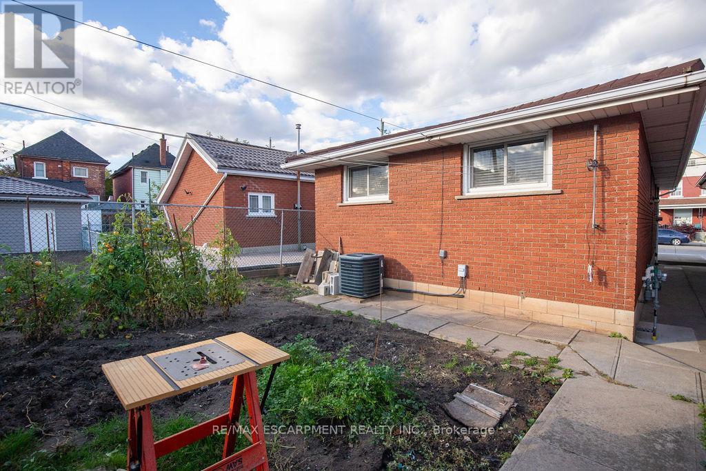 313 Barton Street W, Hamilton, Ontario  L8R 2J3 - Photo 6 - X12478219