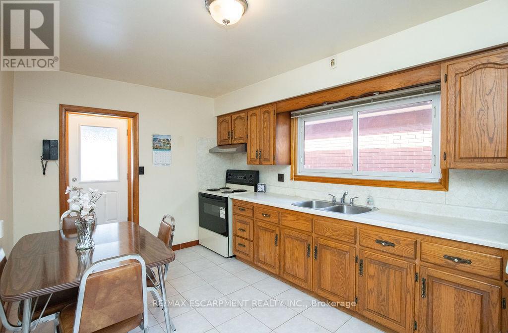 313 Barton Street W, Hamilton, Ontario  L8R 2J3 - Photo 9 - X12478219