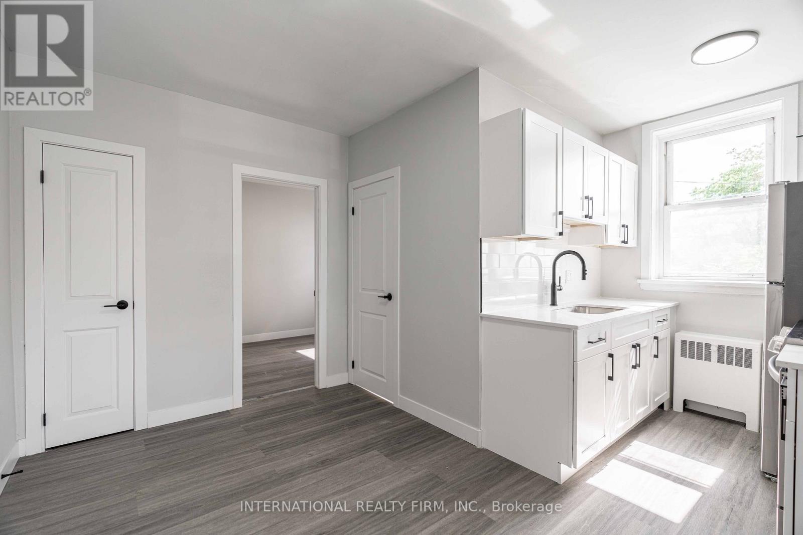 215 Hamilton, London East, Ontario  N5Z 1P9 - Photo 2 - X12478234