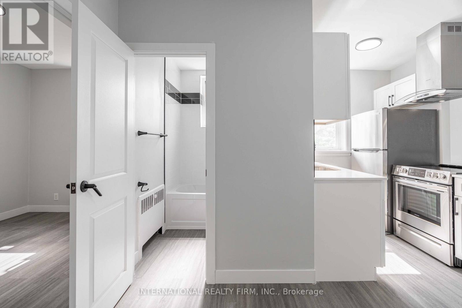215 Hamilton, London East, Ontario  N5Z 1P9 - Photo 8 - X12478234