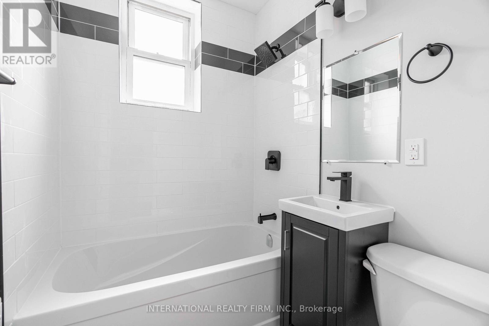 215 Hamilton, London East, Ontario  N5Z 1P9 - Photo 9 - X12478234