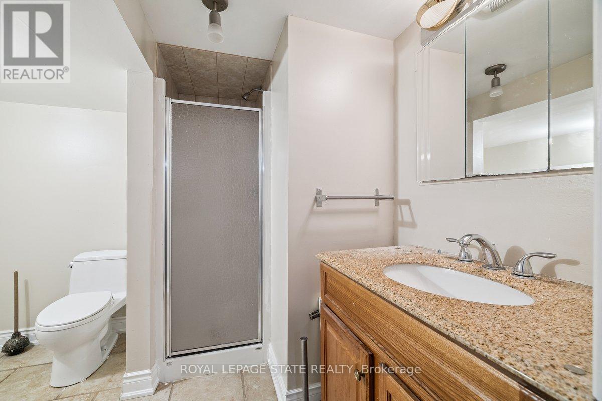 8 Wavell Avenue, Hamilton, Ontario  L9A 2T2 - Photo 16 - X12478252