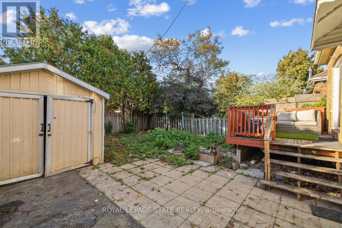8 Wavell Avenue, Hamilton, Ontario  L9A 2T2 - Photo 18 - X12478252