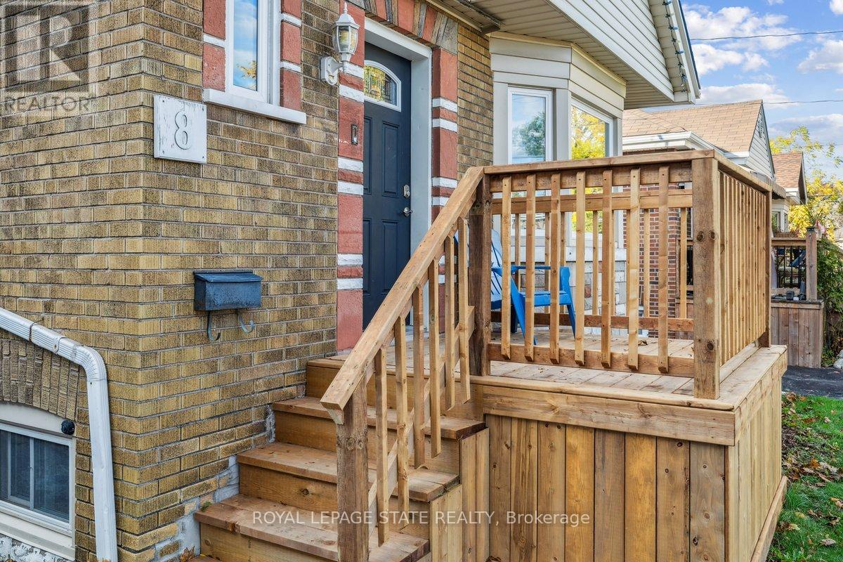 8 Wavell Avenue, Hamilton, Ontario  L9A 2T2 - Photo 2 - X12478252