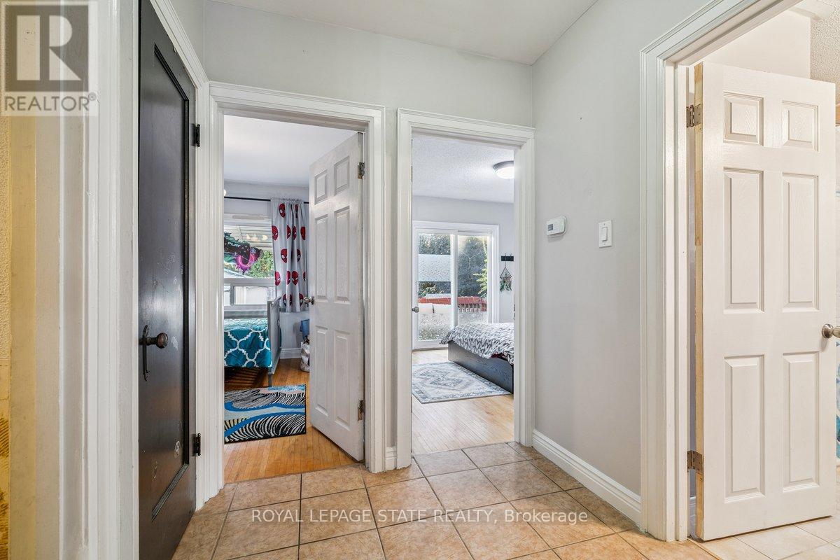 8 Wavell Avenue, Hamilton, Ontario  L9A 2T2 - Photo 8 - X12478252