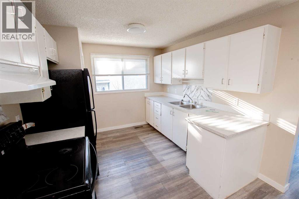 Property at 8115 94 Street image 4