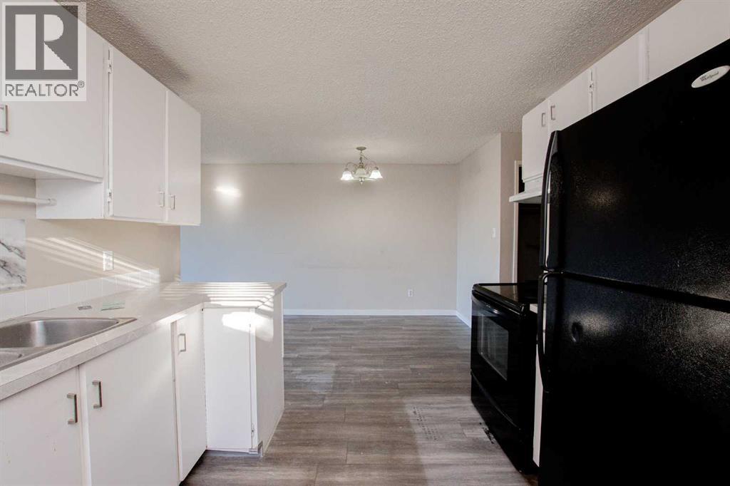 Property at 8115 94 Street image 5