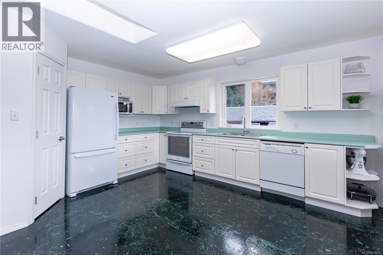 440 Macmillan Dr, Sayward, British Columbia  V0P 1R0 - Photo 16 - 1018021