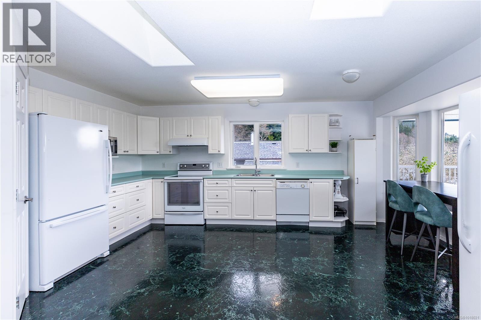440 Macmillan Dr, Sayward, British Columbia  V0P 1R0 - Photo 15 - 1018021