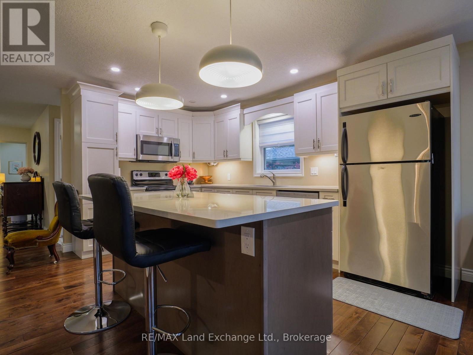 749 Mill Street, Saugeen Shores, Ontario  N0H 2C4 - Photo 5 - X12478454