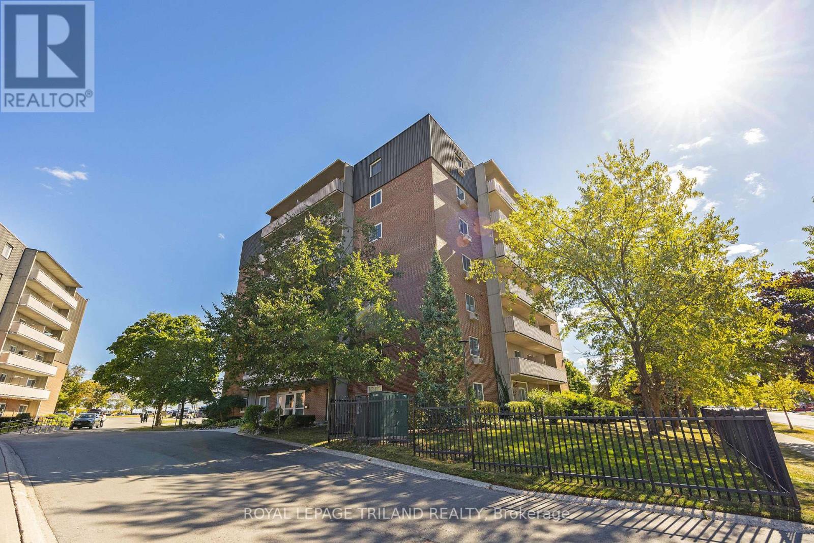 505 - 1106 Jalna Boulevard, London South (South X), Ontario  N6E 2R9 - Photo 2 - X12478514