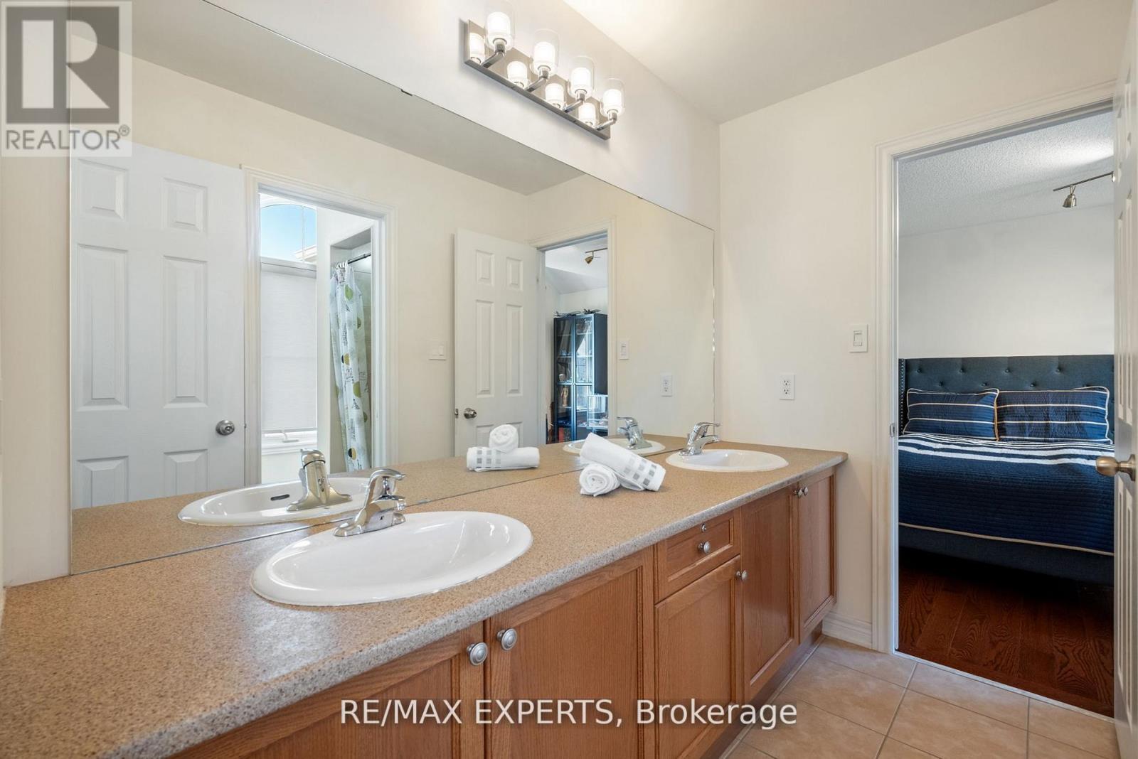 40 Heron Hollow Avenue, Richmond Hill, Ontario  L4E 0G9 - Photo 34 - N12478194