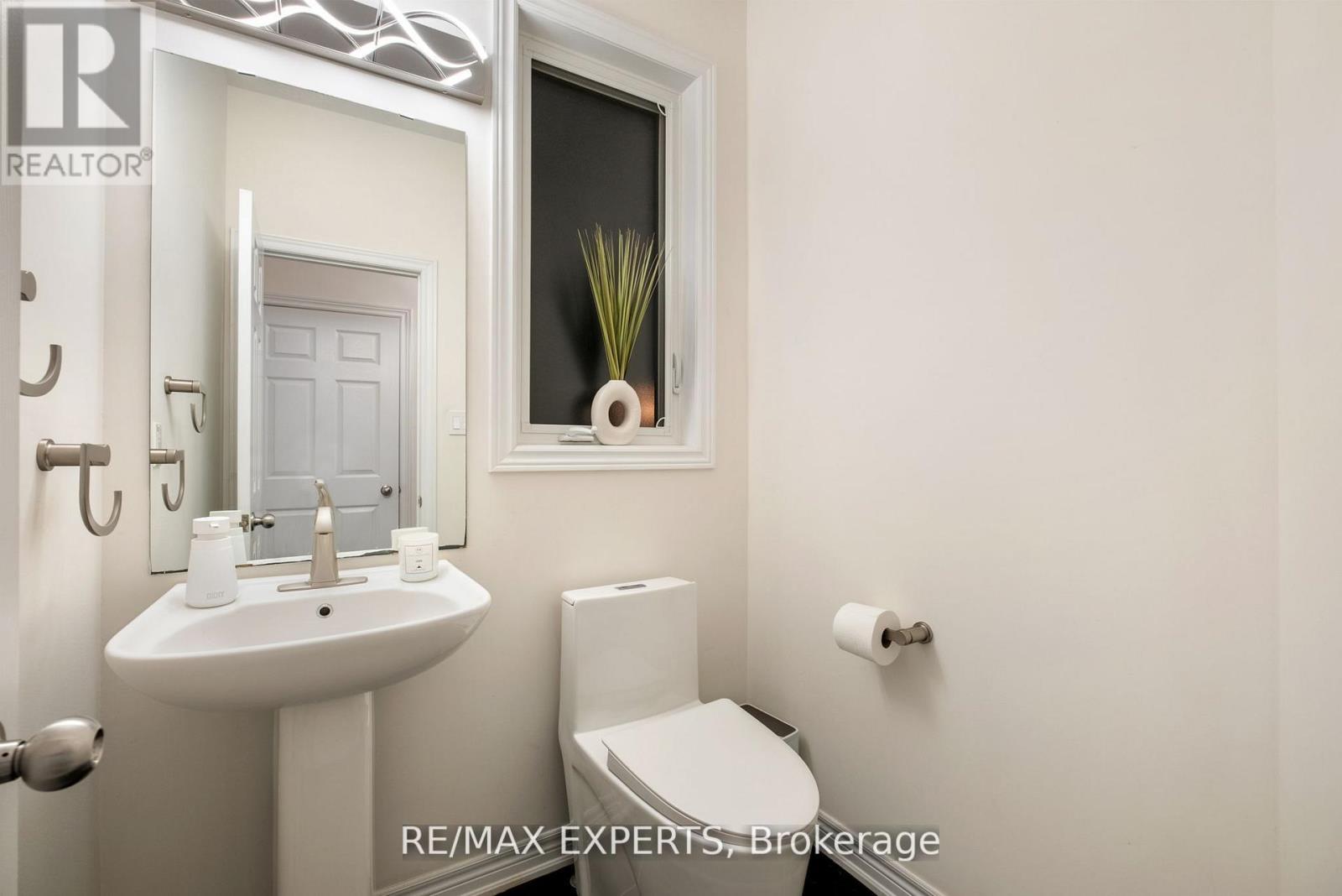 40 Heron Hollow Avenue, Richmond Hill, Ontario  L4E 0G9 - Photo 39 - N12478194