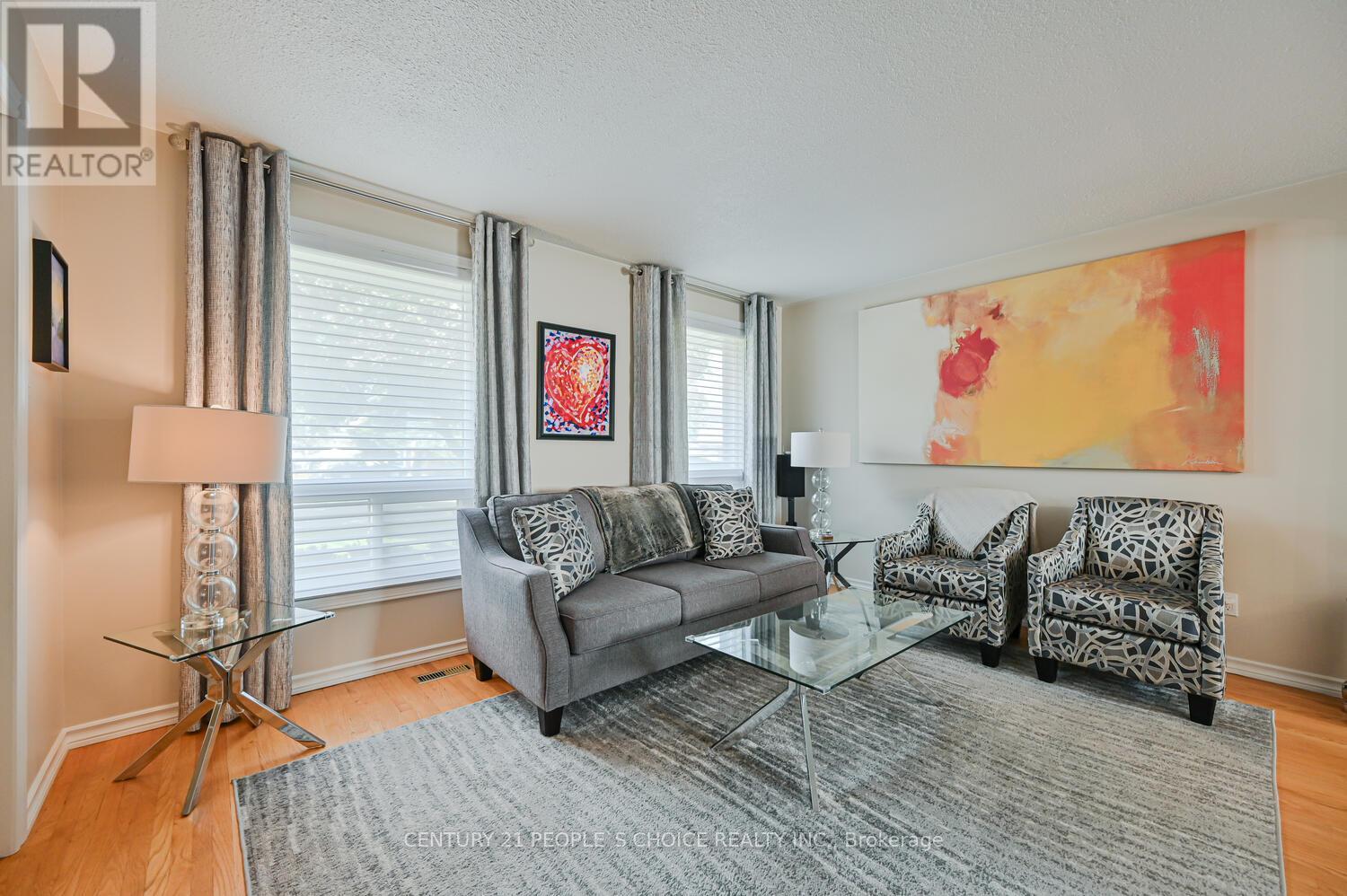 2 Fontaine Court, Brampton (Southgate), Ontario  L6T 3J2 - Photo 10 - W12418679