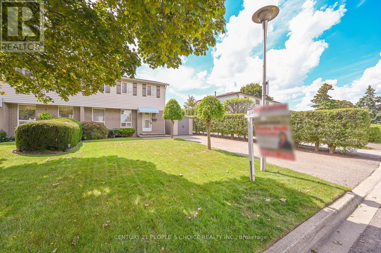 2 Fontaine Court, Brampton (Southgate), Ontario  L6T 3J2 - Photo 2 - W12418679