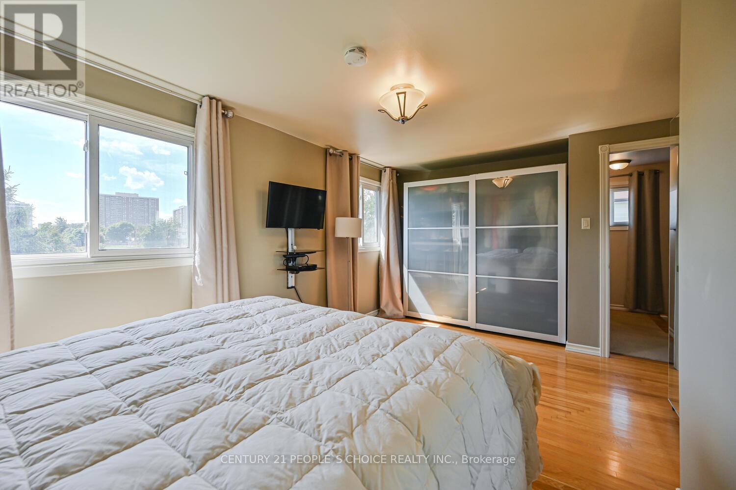 2 Fontaine Court, Brampton (Southgate), Ontario  L6T 3J2 - Photo 25 - W12418679