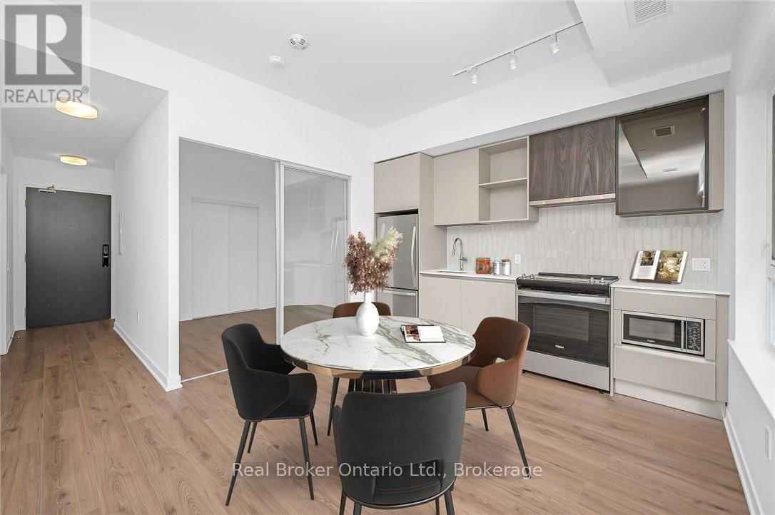 819 - 395 Dundas Street, Oakville (Go Glenorchy), Ontario  L6M 4L9 - Photo 16 - W12478482
