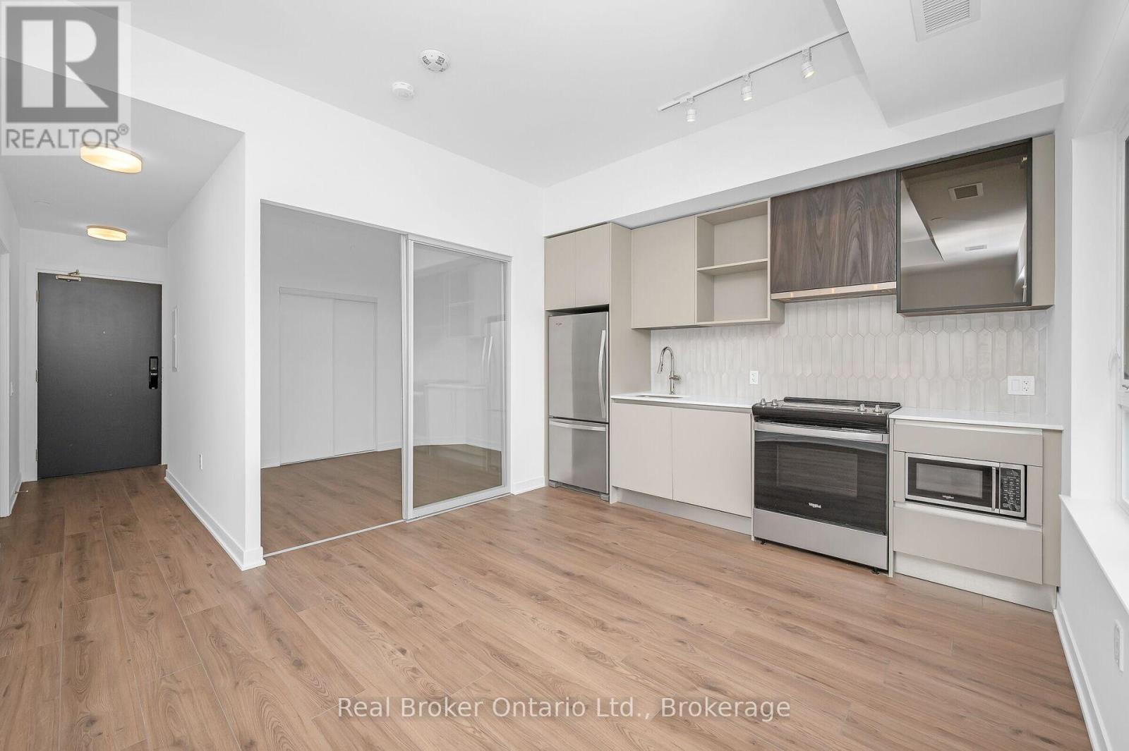 819 - 395 Dundas Street, Oakville (Go Glenorchy), Ontario  L6M 4L9 - Photo 17 - W12478482
