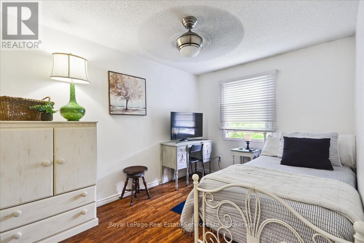 2248 Maclennan Drive, Oakville (Ro River Oaks), Ontario  L6H 5K1 - Photo 18 - W12478494