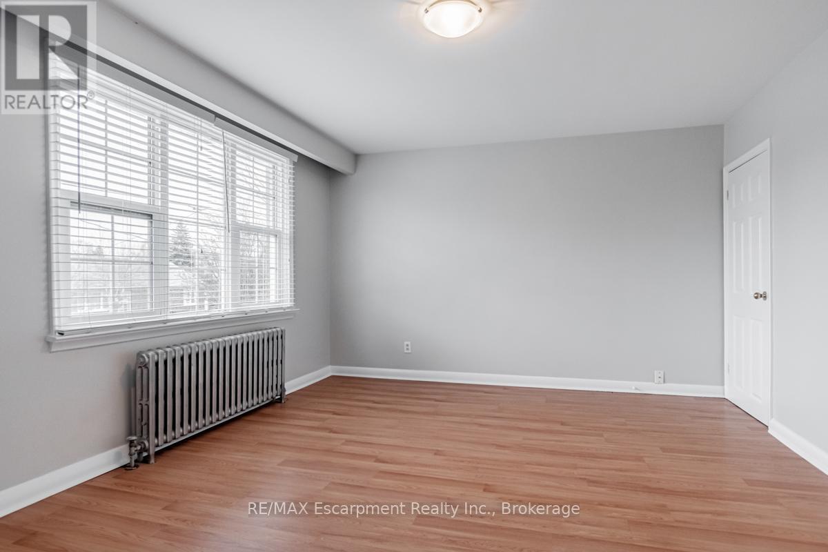65 Fairfield Avenue, Toronto, Ontario  M8W 1R6 - Photo 11 - W12478511