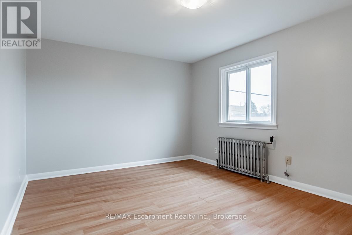 65 Fairfield Avenue, Toronto, Ontario  M8W 1R6 - Photo 15 - W12478511