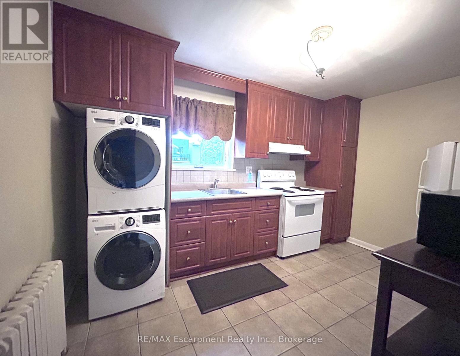 65 Fairfield Avenue, Toronto, Ontario  M8W 1R6 - Photo 18 - W12478511