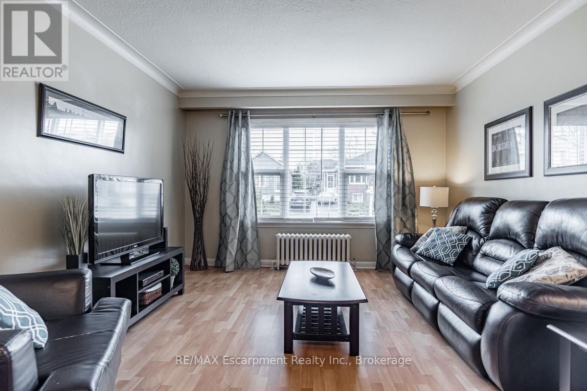 65 Fairfield Avenue, Toronto, Ontario  M8W 1R6 - Photo 19 - W12478511