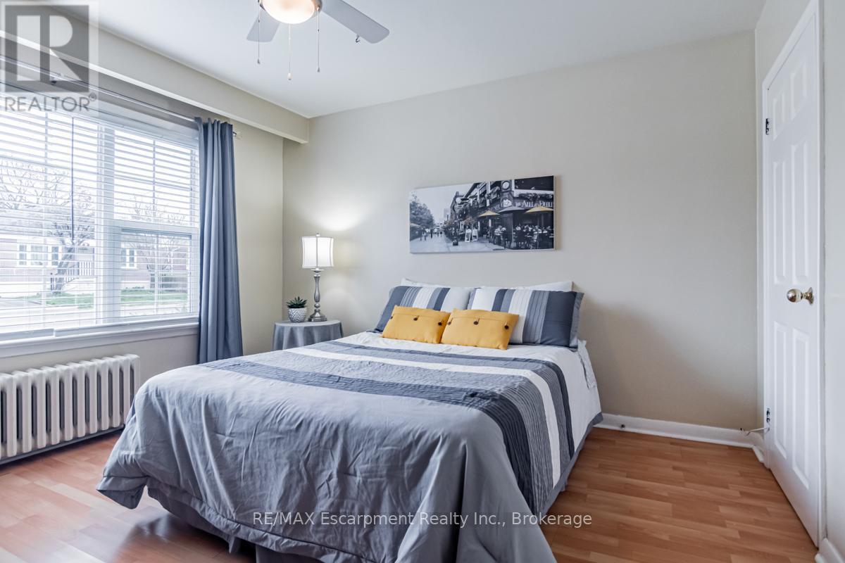 65 Fairfield Avenue, Toronto, Ontario  M8W 1R6 - Photo 21 - W12478511