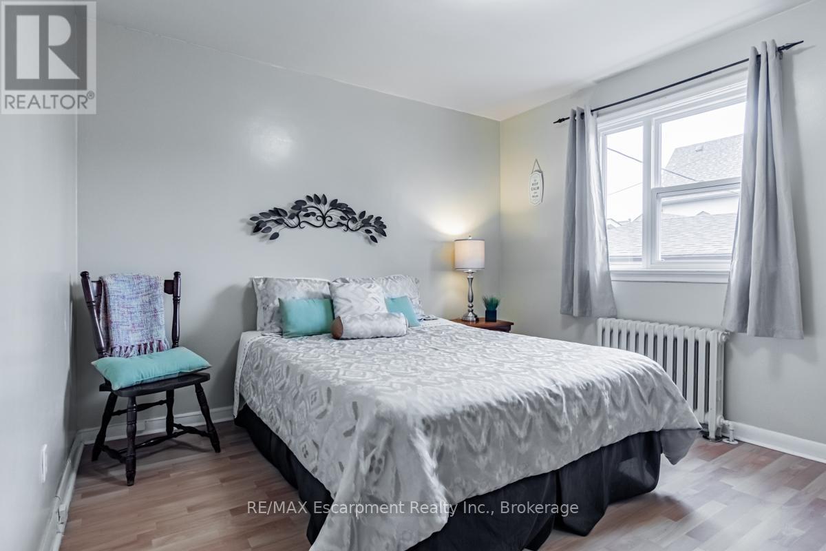 65 Fairfield Avenue, Toronto, Ontario  M8W 1R6 - Photo 22 - W12478511