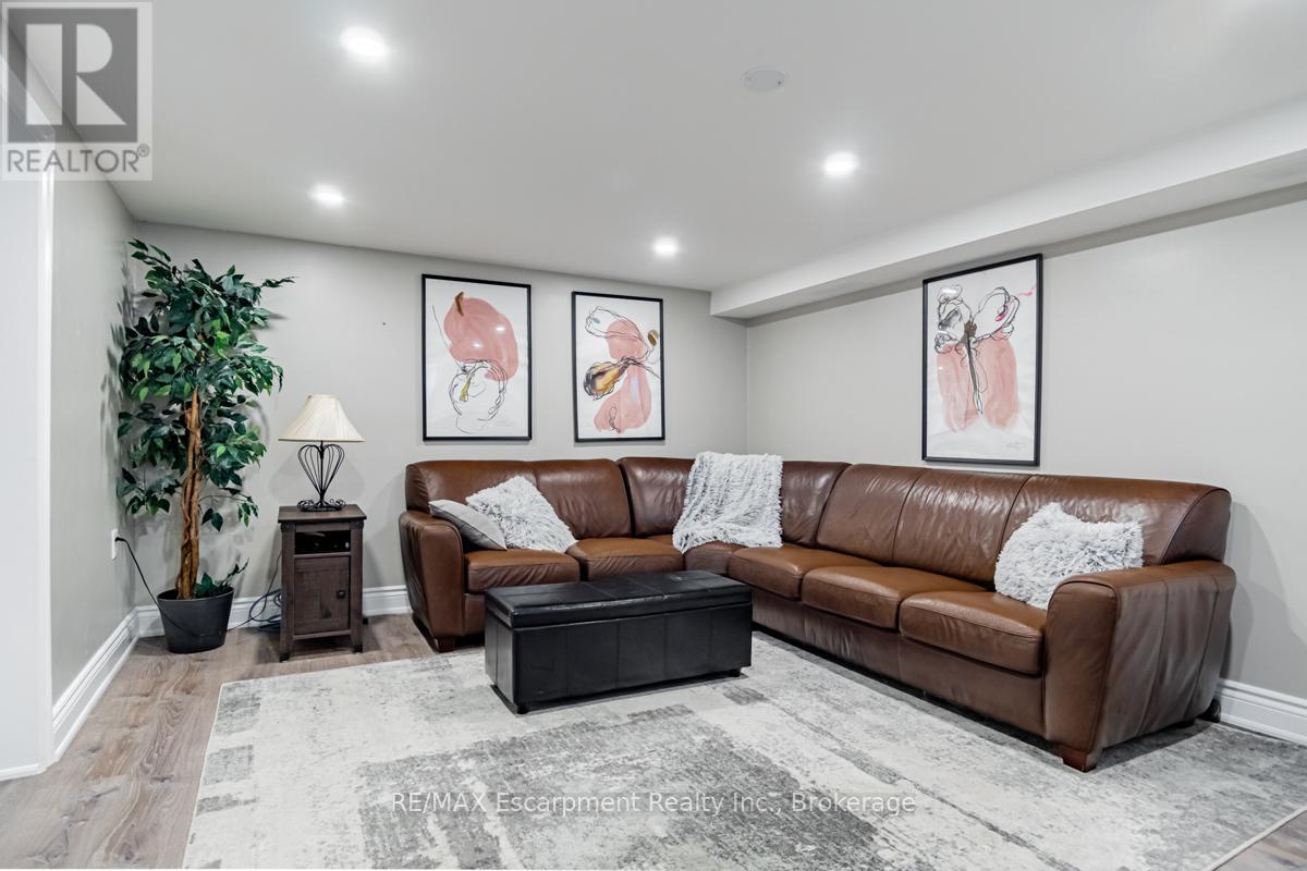 65 Fairfield Avenue, Toronto, Ontario  M8W 1R6 - Photo 24 - W12478511