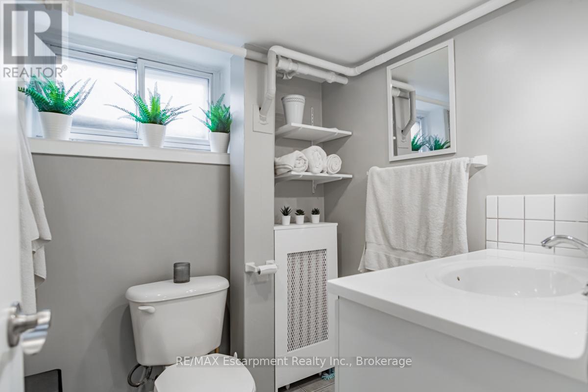 65 Fairfield Avenue, Toronto, Ontario  M8W 1R6 - Photo 26 - W12478511