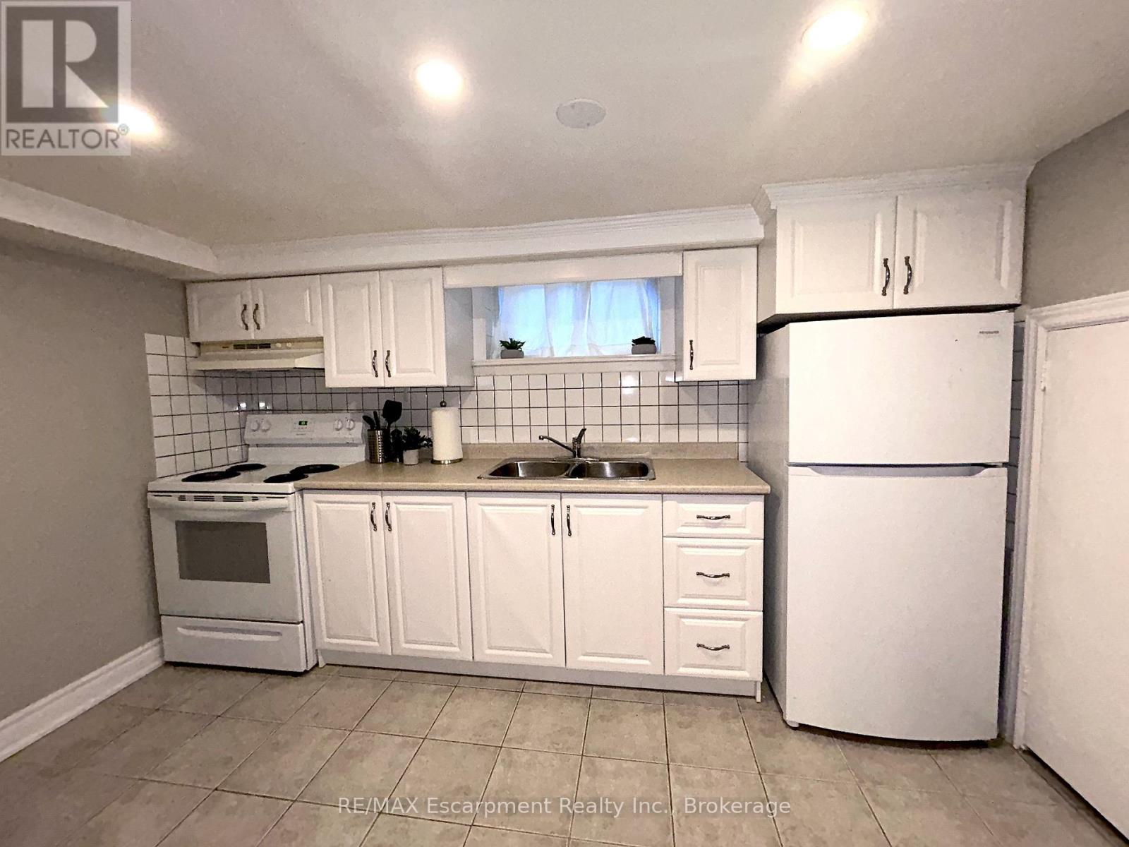 65 Fairfield Avenue, Toronto, Ontario  M8W 1R6 - Photo 27 - W12478511