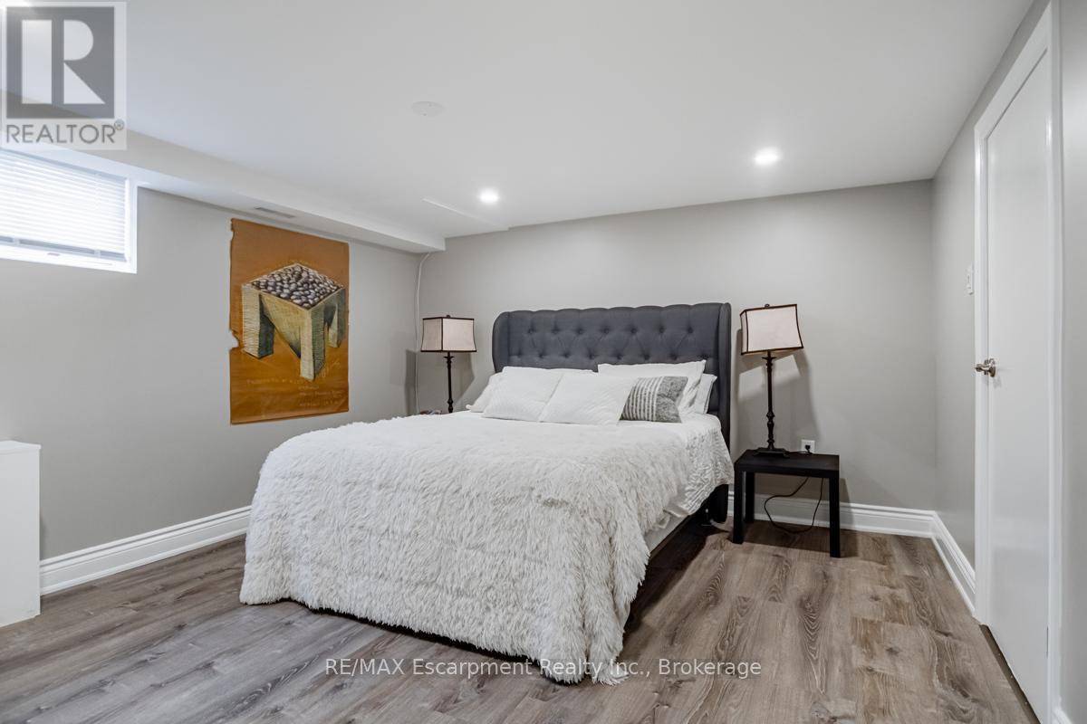 65 Fairfield Avenue, Toronto, Ontario  M8W 1R6 - Photo 28 - W12478511