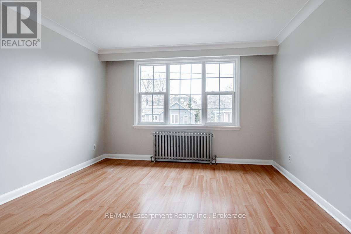 65 Fairfield Avenue, Toronto, Ontario  M8W 1R6 - Photo 3 - W12478511