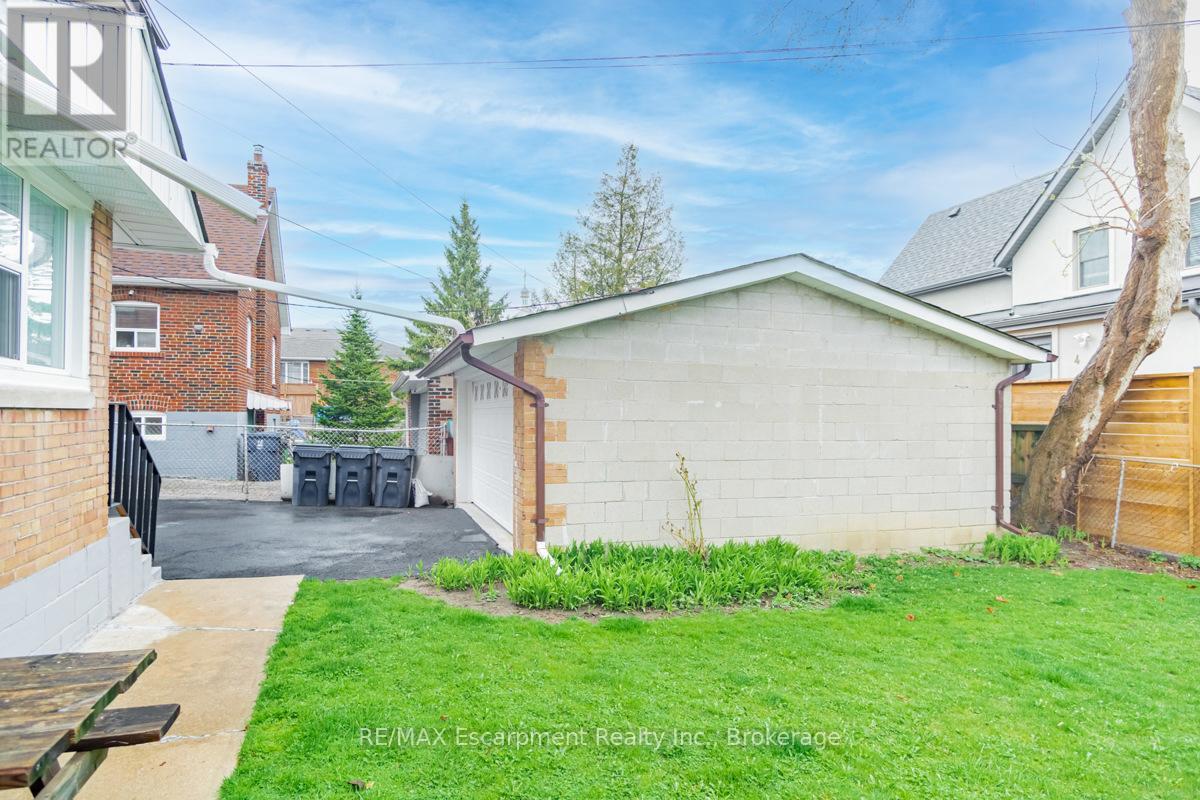 65 Fairfield Avenue, Toronto, Ontario  M8W 1R6 - Photo 33 - W12478511
