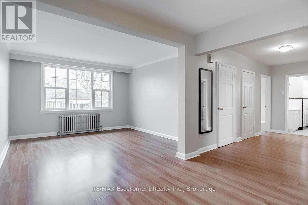 65 Fairfield Avenue, Toronto, Ontario  M8W 1R6 - Photo 5 - W12478511