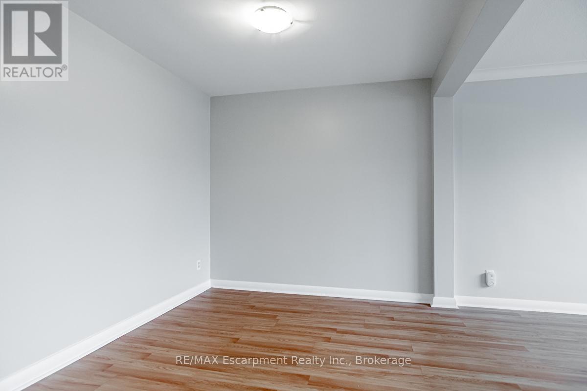 65 Fairfield Avenue, Toronto, Ontario  M8W 1R6 - Photo 7 - W12478511