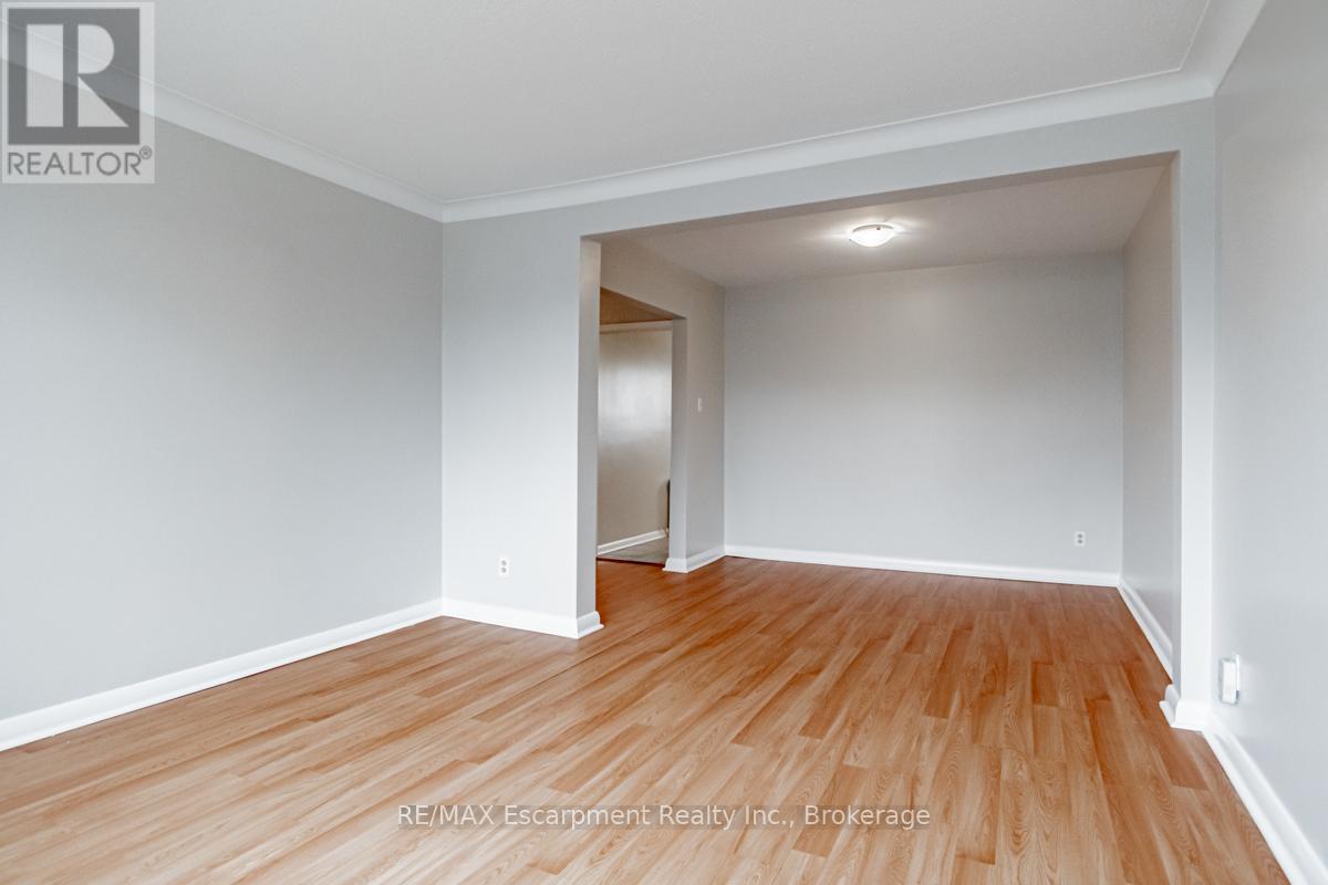 65 Fairfield Avenue, Toronto, Ontario  M8W 1R6 - Photo 8 - W12478511