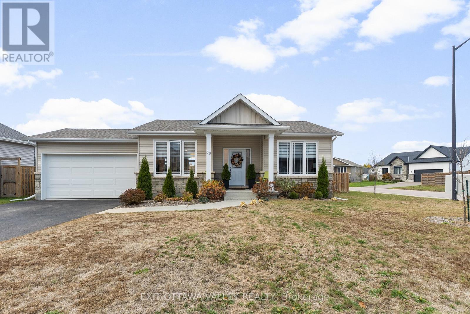 54 CHAD STREET, petawawa, Ontario