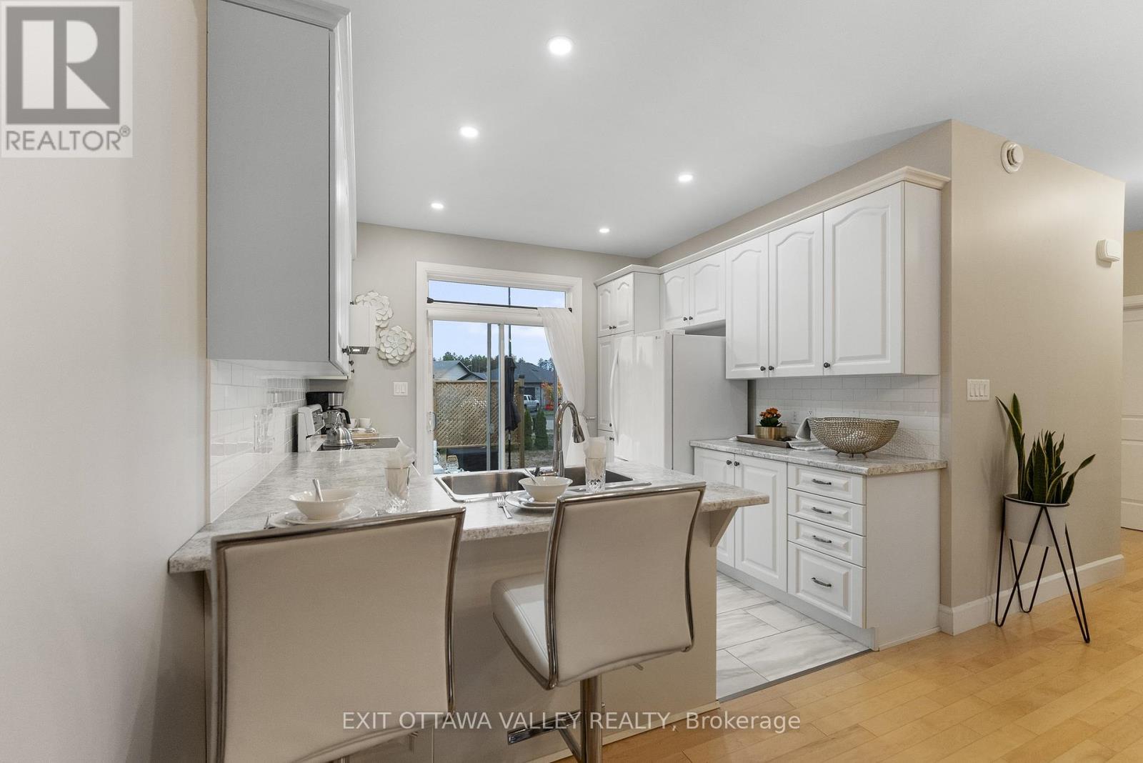 54 Chad Street, Petawawa, Ontario  K8H 0G8 - Photo 12 - X12478523