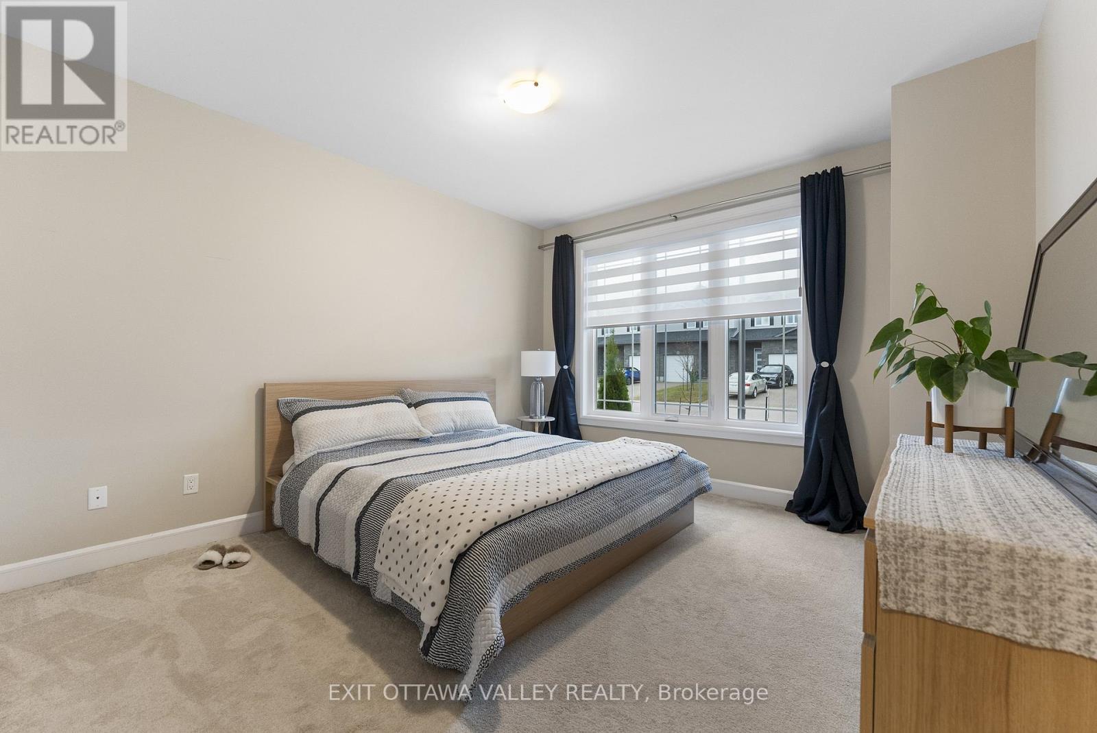 54 Chad Street, Petawawa, Ontario  K8H 0G8 - Photo 15 - X12478523