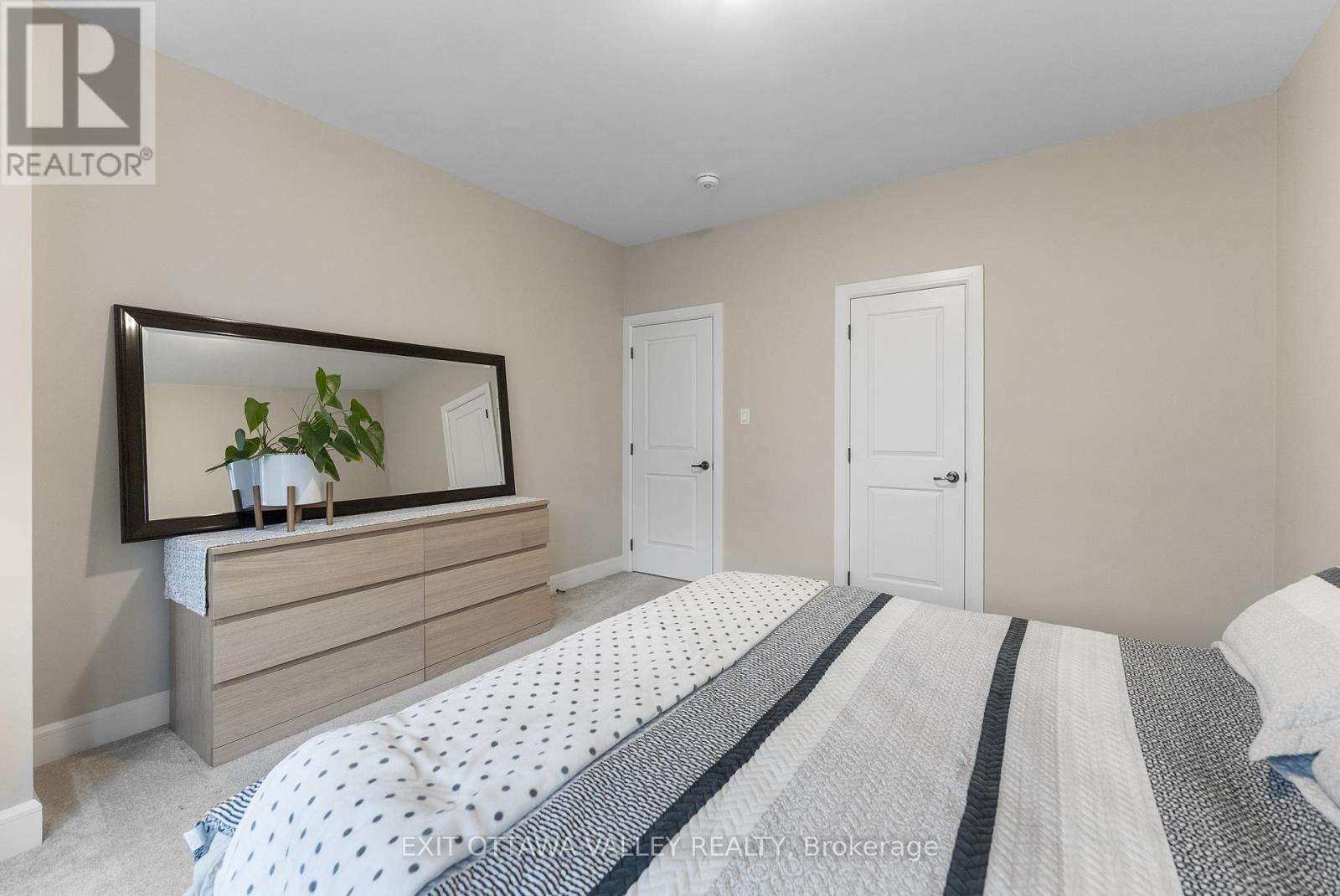 54 Chad Street, Petawawa, Ontario  K8H 0G8 - Photo 17 - X12478523