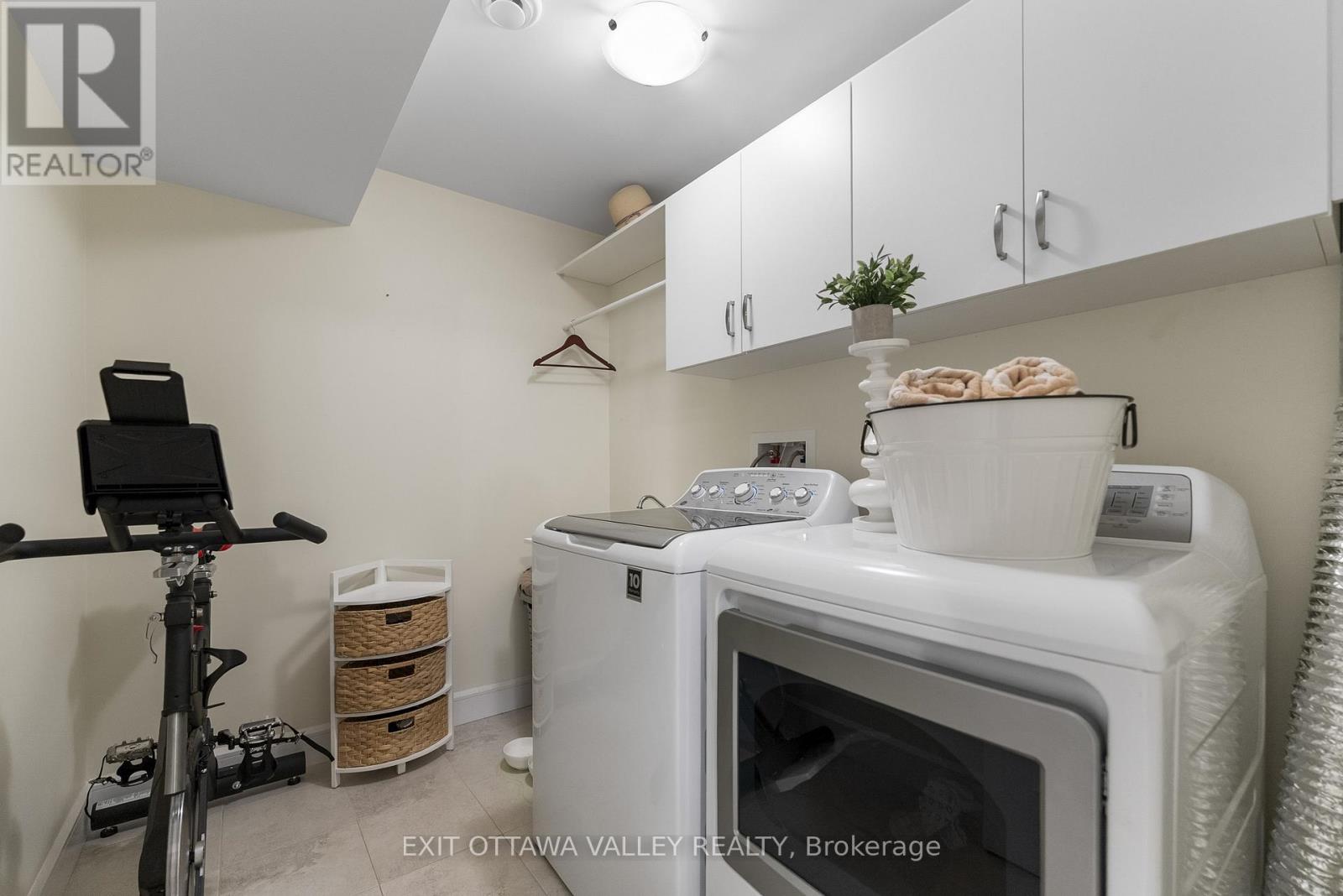 54 Chad Street, Petawawa, Ontario  K8H 0G8 - Photo 18 - X12478523