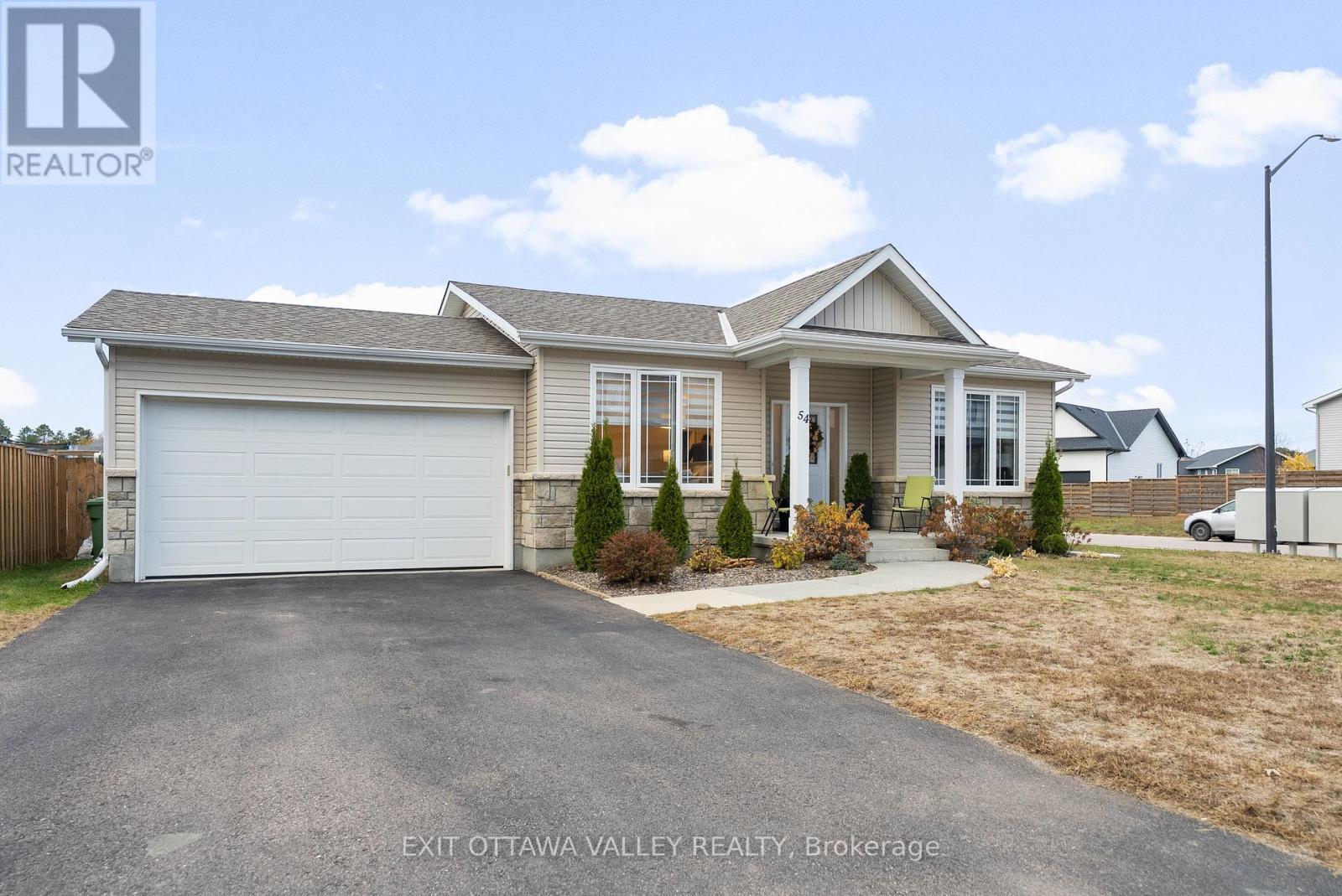 54 Chad Street, Petawawa, Ontario  K8H 0G8 - Photo 2 - X12478523